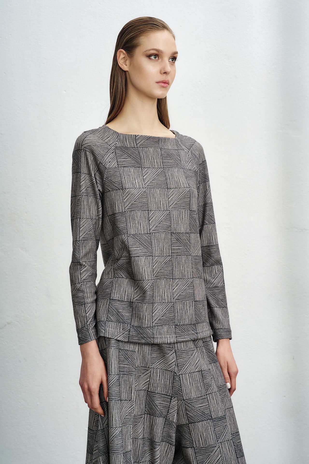 AGNES ΜΠΛΟΥΖΑ