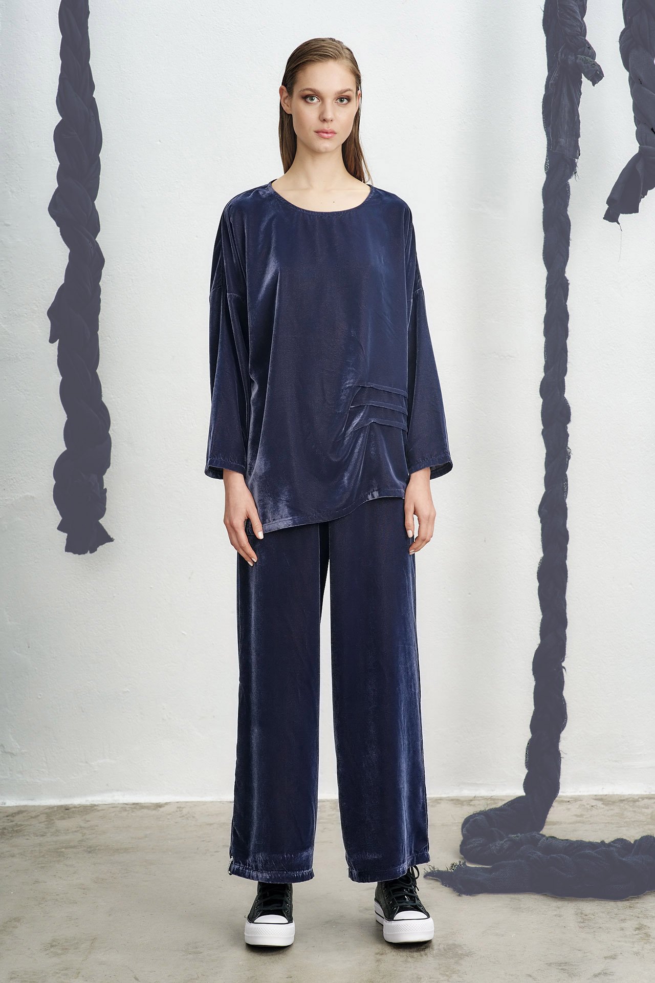 KASSANDRA ΜΠΛΟΥΖΑ