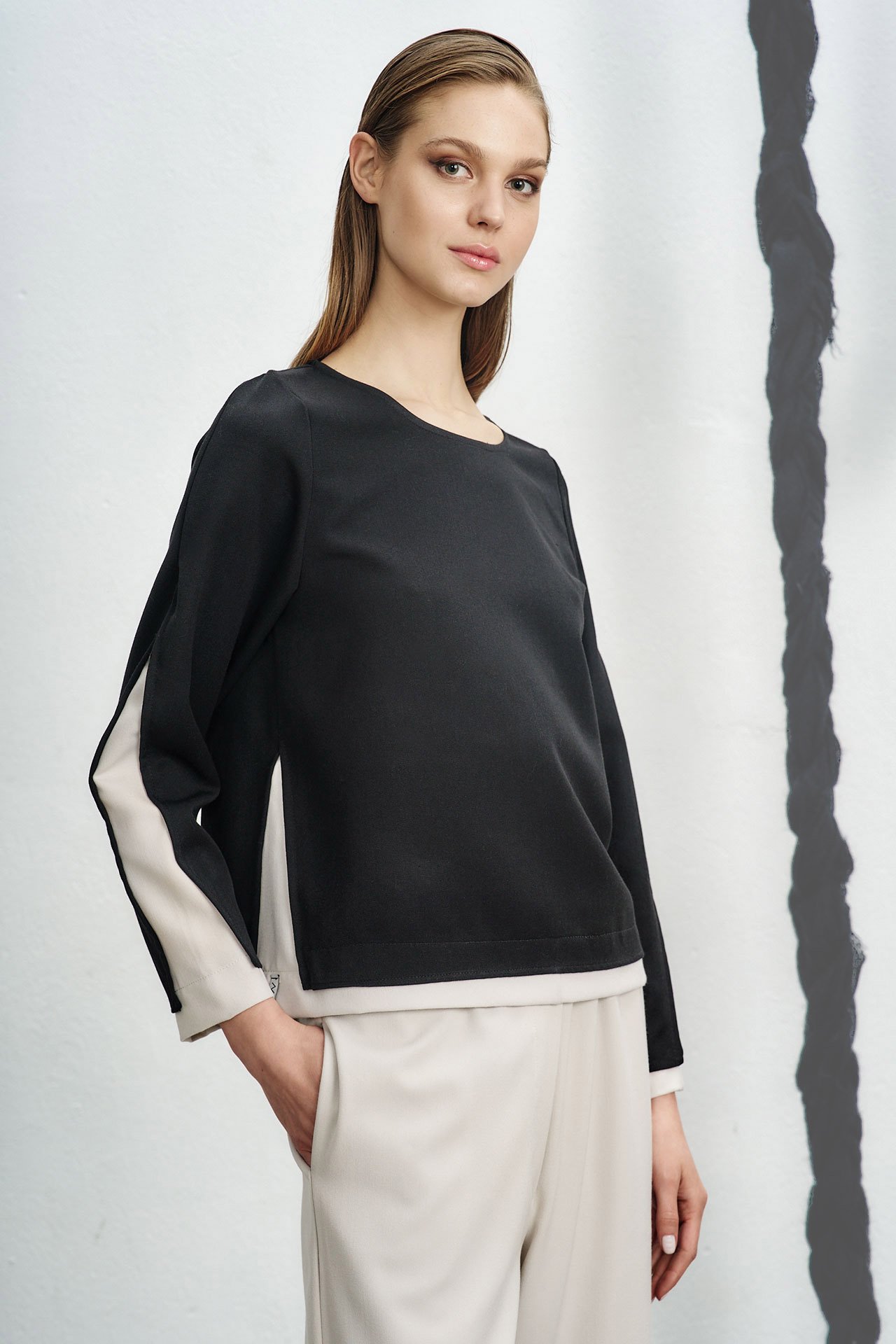 THALEIA ΜΠΛΟΥΖΑ