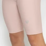 σε χρώμα Addict. Άνετη εφαρμογή από ανακυκλώσιμο ύφασμα* που απομακρύνει τον ιδρώτα και τέλεια στήριξη κατά την διάρκεια της προπόνησης. Απαλό και άνετο στην κίνηση. Σημείωση: Το μοντέλο της φωτογραφίας είναι 9 χρονών με Μέγεθος: 10 *Ανακυκλώσιμο υλικό