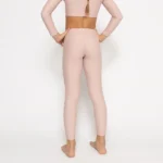 με λάστιχο στη μέση