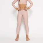 σε χρώμα Addict. Άνετη εφαρμογή από ανακυκλώσιμο ύφασμα* που απομακρύνει τον ιδρώτα και τέλεια στήριξη κατά την διάρκεια της προπόνησης. Απαλό και άνετο στην κίνηση. Σημείωση: Το μοντέλο της φωτογραφίας είναι 9 χρονών με Μέγεθος: 10 *Ανακυκλώσιμο υλικό