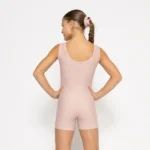 με πίσω ανοικτή πλάτη σχήματος U