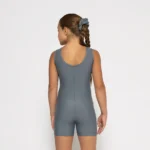 με πίσω ανοικτή πλάτη σχήματος U