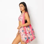 εσωτερική τσέπη με φερμουάρ και χοντρό ροζ ιμάντα ώμου. Ελαφριά και ευρύχωρη