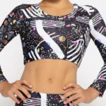 σε print Black Feelstorm. Άνετη εφαρμογή από ανακυκλώσιμο ύφασμα* που απομακρύνει τον ιδρώτα και τέλεια στήριξη κατά την διάρκεια της προπόνησης. Απαλό και άνετο στην κίνηση. Σημείωση: Το μοντέλο της φωτογραφίας είναι 9 χρονών σε Μέγεθος: 10 *Ανακυκλώσιμο υλικό