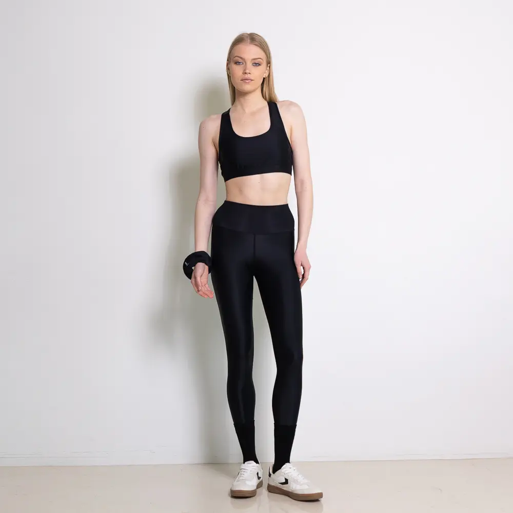 Το πιο ήσυχο κομμάτι της ντουλάπας σου και ίσως το πιο δυνατό. Το 🖤 Black High-Waist Legging εκπέμπει σταθερότητα