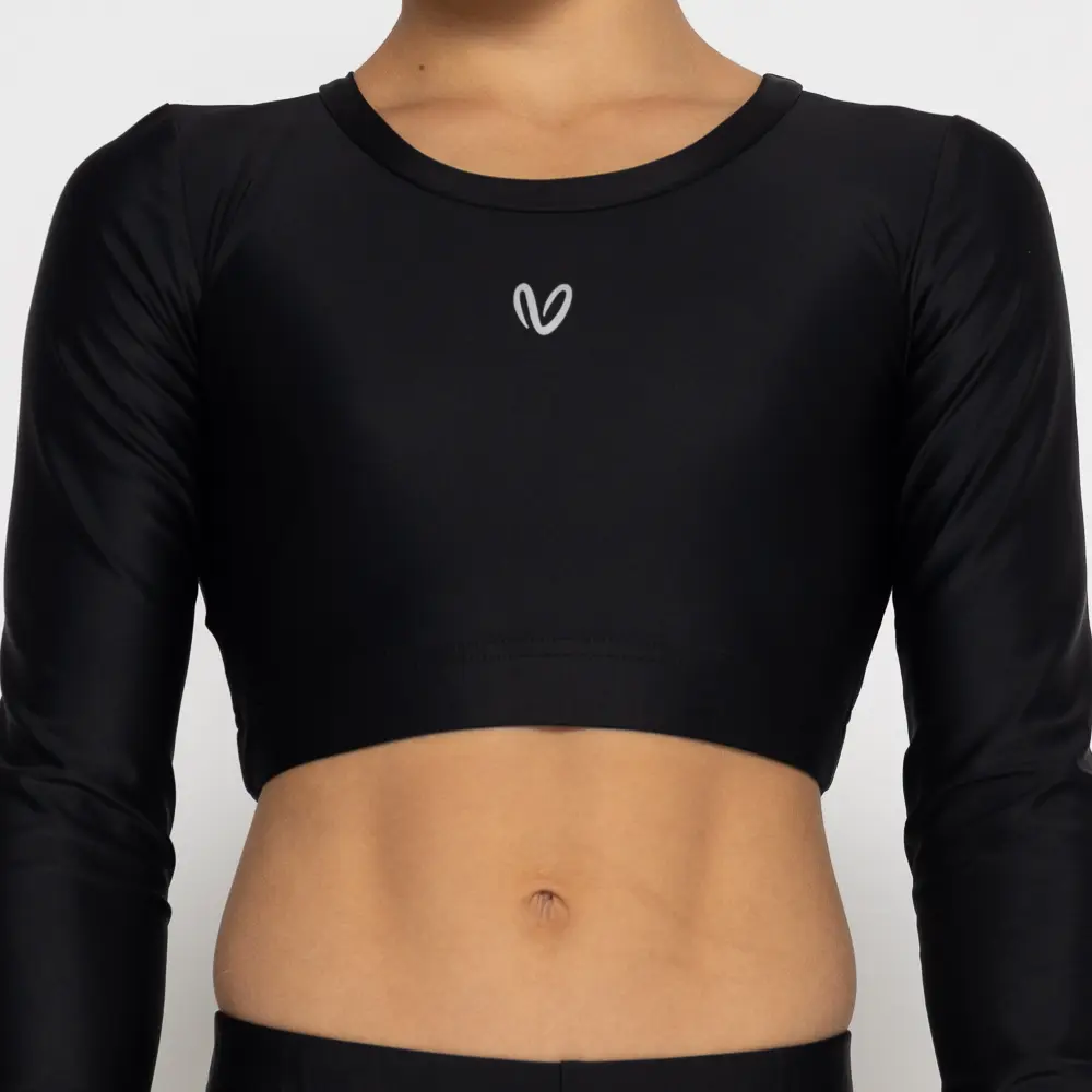 σε χρώμα Black. Άνετη εφαρμογή από ανακυκλώσιμο ύφασμα* που απομακρύνει τον ιδρώτα και τέλεια στήριξη κατά την διάρκεια της προπόνησης. Απαλό και άνετο στην κίνηση. Σημείωση: Το μοντέλο της φωτογραφίας είναι 9 χρονών σε Μέγεθος: 10 *Ανακυκλώσιμο υλικό