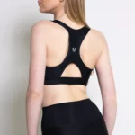 αυτό το top προσαρμόζεται στις ανάγκες σου χωρίς να ζητά την προσοχή