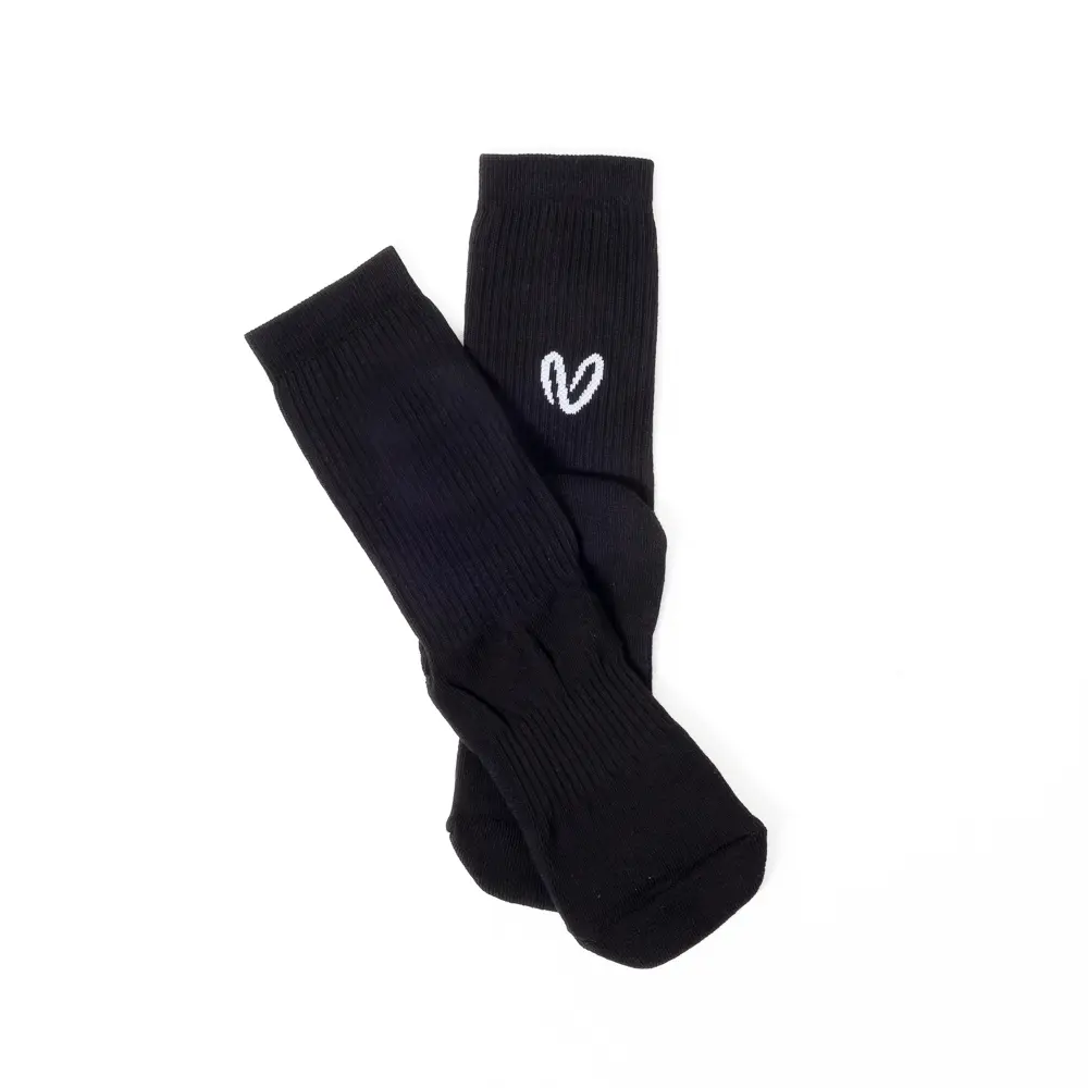 all day. Unisex γραμμή με rib ύφανση Άνετο μήκος crew Κεντημένο V logo στο πίσω μέρος Κατασκευή στην Ελλάδα Σημείωση: Το μοντέλο της φωτογραφίας φοράει παπούτσι νούμερο 37 και είναι Μέγεθος: S (33-37) *Βαμβάκι μαλακό στην υφή