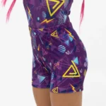 Σορτσάκι γυμναστικής σε print BLAZE. Άνετη εφαρμογή από ανακυκλώσιμο ύφασμα* που απομακρύνει τον ιδρώτα και τέλεια στήριξη κατά την διάρκεια της προπόνησης. Απαλό και άνετο στην κίνηση. Σημείωση: Το μοντέλο της φωτογραφίας είναι 15 χρονών σε Μέγεθος: 12 *Ανακυκλώσιμο υλικό