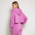 Το   Bloom Cropped Hoodie δεν είναι απλώς ένα φούτερ