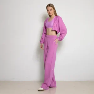 Το 🌸 Bloom Straight Leg Sweatpant είναι η ήρεμη δύναμη της συλλογής. Με ίσια