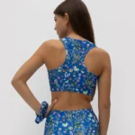 σε print BLUE. Άνετη εφαρμογή από ανακυκλώσιμο ύφασμα* που απομακρύνει τον ιδρώτα και τέλεια στήριξη κατά την διάρκεια της προπόνησης. Απαλό και άνετο στην κίνηση. Σημείωση: Το μοντέλο της φωτογραφίας είναι Μέγεθος: 12 *Ανακυκλώσιμο υλικό