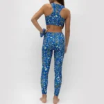 με λάστιχο στη μέση