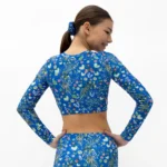 σε print BLUE. Άνετη εφαρμογή από ανακυκλώσιμο ύφασμα* που απομακρύνει τον ιδρώτα και τέλεια στήριξη κατά την διάρκεια της προπόνησης. Απαλό και άνετο στην κίνηση. Σημείωση: Το μοντέλο της φωτογραφίας είναι Μέγεθος: 12 *Ανακυκλώσιμο υλικό