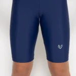 σε χρώμα Blueberry. Άνετη εφαρμογή από ανακυκλώσιμο ύφασμα* που απομακρύνει τον ιδρώτα και τέλεια στήριξη κατά την διάρκεια της προπόνησης. Απαλό και άνετο στην κίνηση. Σημείωση: Το μοντέλο της φωτογραφίας είναι 9 χρονών με Μέγεθος: 10 *Ανακυκλώσιμο υλικό