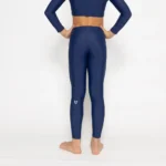 με λάστιχο στη μέση