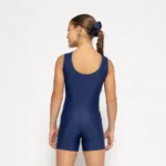 με πίσω ανοικτή πλάτη σχήματος U