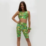 σε print BOROLA. Άνετη εφαρμογή από ανακυκλώσιμο ύφασμα* που απομακρύνει τον ιδρώτα και τέλεια στήριξη κατά την διάρκεια της προπόνησης. Απαλό και άνετο στην κίνηση. Σημείωση: Το μοντέλο της φωτογραφίας είναι Μέγεθος: 12 *Ανακυκλώσιμο υλικό