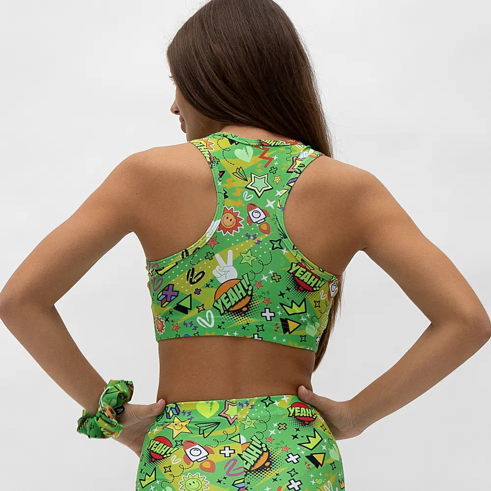 σε print BOROLA. Άνετη εφαρμογή από ανακυκλώσιμο ύφασμα* που απομακρύνει τον ιδρώτα και τέλεια στήριξη κατά την διάρκεια της προπόνησης. Απαλό και άνετο στην κίνηση. Σημείωση: Το μοντέλο της φωτογραφίας είναι Μέγεθος: 12 *Ανακυκλώσιμο υλικό