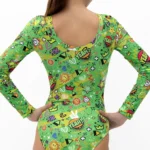 σε print BOROLA. Άνετη εφαρμογή από ανακυκλώσιμο ύφασμα* που απομακρύνει τον ιδρώτα και τέλεια στήριξη κατά την διάρκεια της προπόνησης. Απαλό και άνετο στην κίνηση. Δώρο scrunchie με το αντίστοιχο χρώμα/print. Άκουσε την ιστορία της BOROLA  ΕΔΩ. Σημείωση: Το μοντέλο της φωτογραφίας είναι Μέγεθος: 12 *Ανακυκλώσιμο υλικό