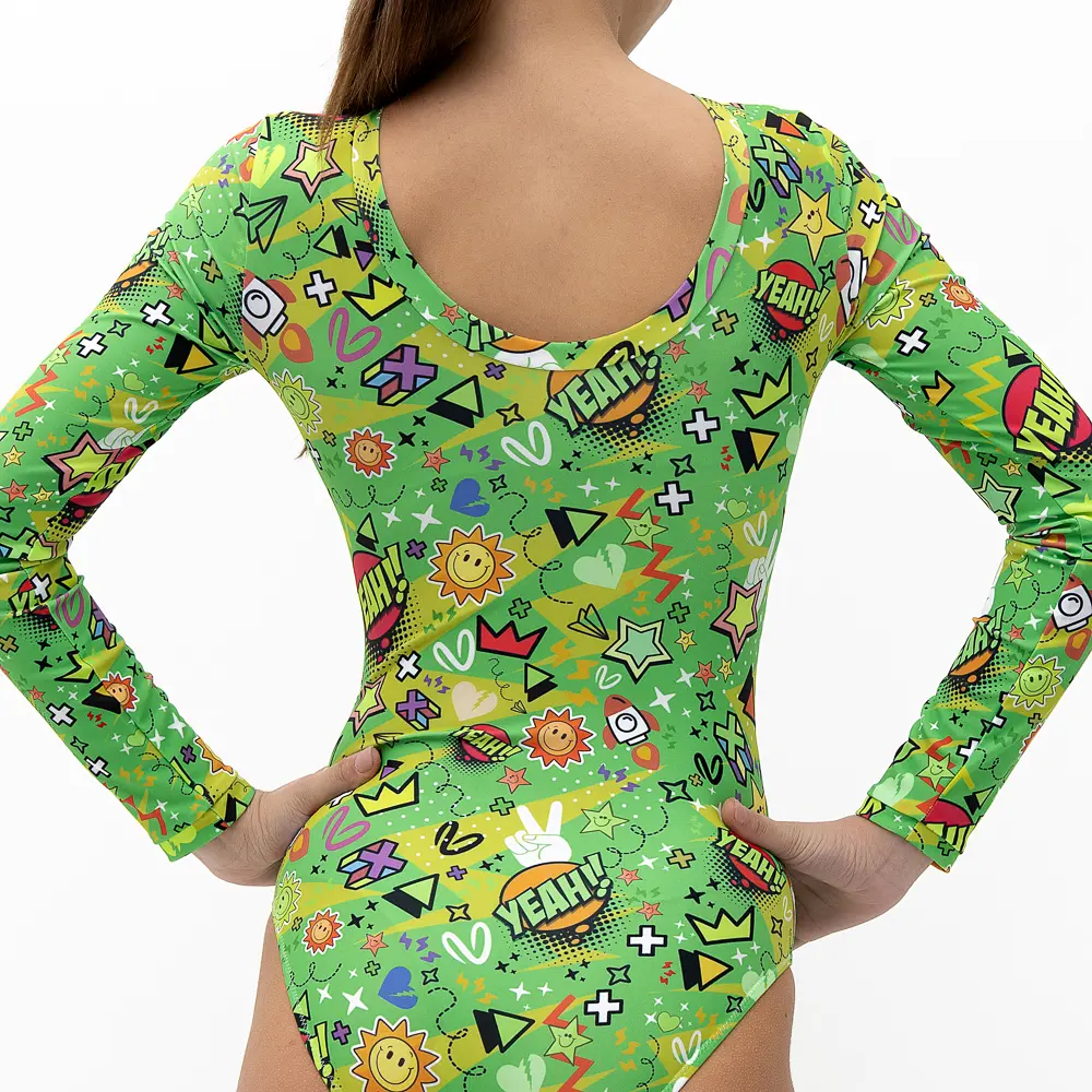 σε print BOROLA. Άνετη εφαρμογή από ανακυκλώσιμο ύφασμα* που απομακρύνει τον ιδρώτα και τέλεια στήριξη κατά την διάρκεια της προπόνησης. Απαλό και άνετο στην κίνηση. Δώρο scrunchie με το αντίστοιχο χρώμα/print. Άκουσε την ιστορία της BOROLA  ΕΔΩ. Σημείωση: Το μοντέλο της φωτογραφίας είναι Μέγεθος: 12 *Ανακυκλώσιμο υλικό