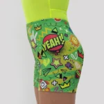 Σορτσάκι γυμναστικής σε print BOROLA. Άνετη εφαρμογή από ανακυκλώσιμο ύφασμα* που απομακρύνει τον ιδρώτα και τέλεια στήριξη κατά την διάρκεια της προπόνησης. Απαλό και άνετο στην κίνηση. Άκουσε την ιστορία της BOROLA  ΕΔΩ. Σημείωση: Το μοντέλο της φωτογραφίας είναι Μέγεθος: 6 *Ανακυκλώσιμο υλικό