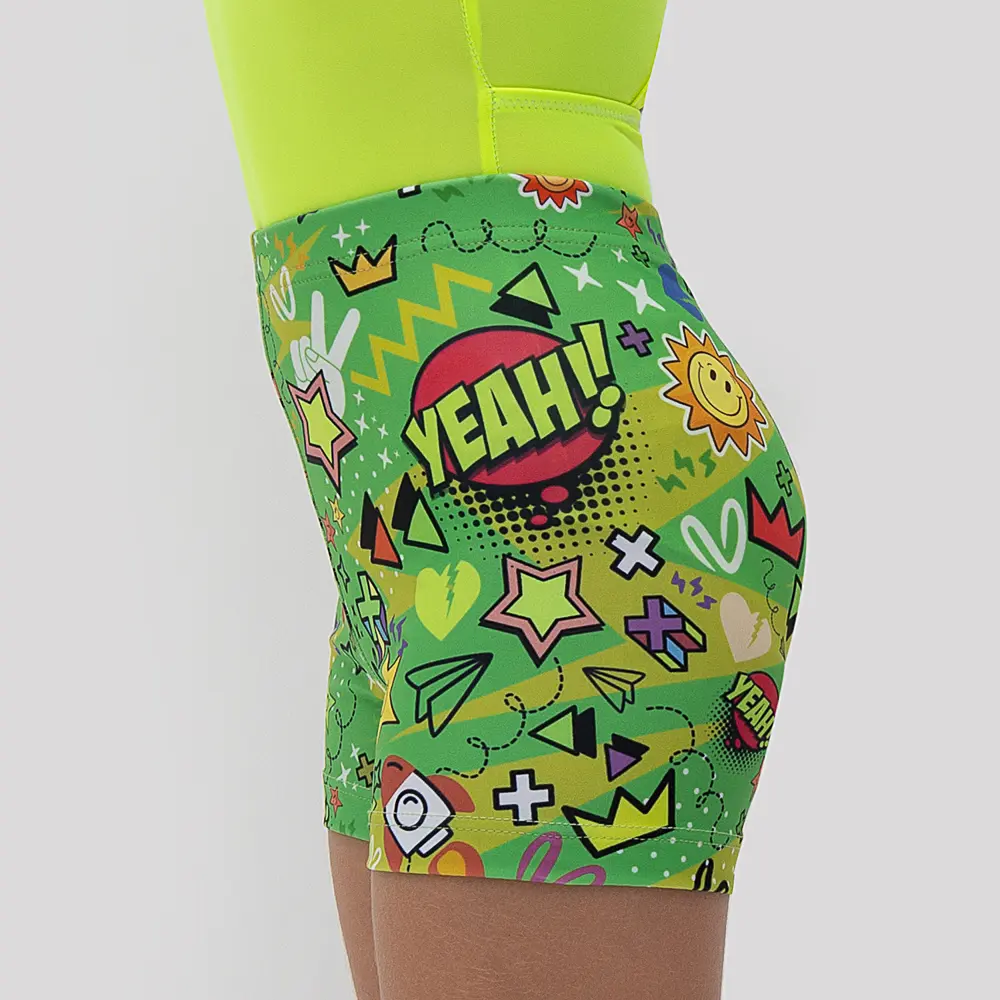 Σορτσάκι γυμναστικής σε print BOROLA. Άνετη εφαρμογή από ανακυκλώσιμο ύφασμα* που απομακρύνει τον ιδρώτα και τέλεια στήριξη κατά την διάρκεια της προπόνησης. Απαλό και άνετο στην κίνηση. Άκουσε την ιστορία της BOROLA  ΕΔΩ. Σημείωση: Το μοντέλο της φωτογραφίας είναι Μέγεθος: 6 *Ανακυκλώσιμο υλικό