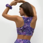 σε print DAS. Άνετη εφαρμογή από ανακυκλώσιμο ύφασμα* που απομακρύνει τον ιδρώτα και τέλεια στήριξη κατά την διάρκεια της προπόνησης. Απαλό και άνετο στην κίνηση. Σημείωση: Το μοντέλο της φωτογραφίας είναι Μέγεθος: 12 *Ανακυκλώσιμο υλικό