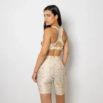 με σταθερότητα και ζεστασιά. Η υφή του θυμίζει γήινο μάρμαρο