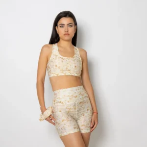 Άφησε την κάθε σου κίνηση να γίνει ανάσα. Το 🌾 Desert High-Waist Short δεν είναι απλώς ένα ενεργό κομμάτι – είναι ένας χώρος για σένα. Εμπνευσμένο από τη σιωπή της ερήμου