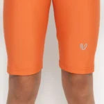 σε χρώμα Dragon. Άνετη εφαρμογή από ανακυκλώσιμο ύφασμα* που απομακρύνει τον ιδρώτα και τέλεια στήριξη κατά την διάρκεια της προπόνησης. Απαλό και άνετο στην κίνηση. Σημείωση: Το μοντέλο της φωτογραφίας είναι 9 χρονών με Μέγεθος: 10 *Ανακυκλώσιμο υλικό