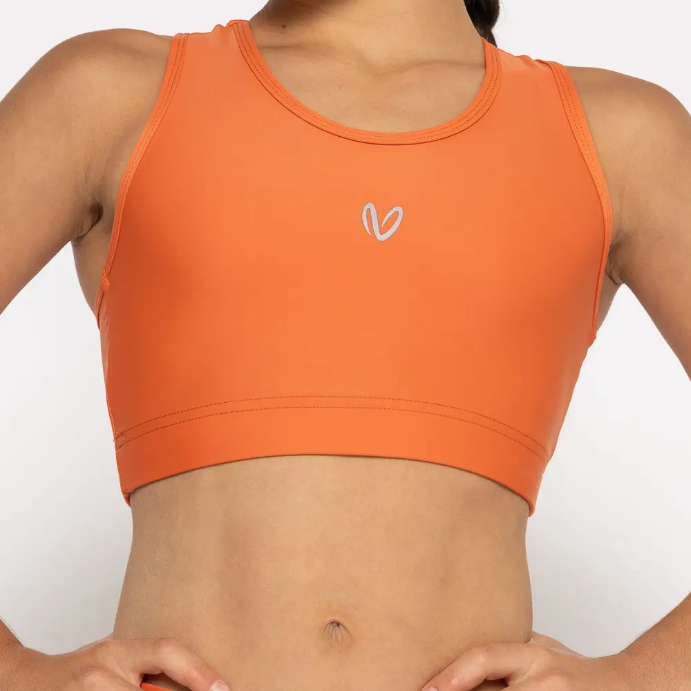 σε χρώμα Dragon. Άνετη εφαρμογή από ανακυκλώσιμο ύφασμα* που απομακρύνει τον ιδρώτα και τέλεια στήριξη κατά την διάρκεια της προπόνησης. Απαλό και άνετο στην κίνηση. Σημείωση: Το μοντέλο της φωτογραφίας είναι 9 χρονών σε Μέγεθος: 10 *Ανακυκλώσιμο υλικό