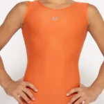 σε χρώμα Dragon. Άνετη εφαρμογή από ανακυκλώσιμο ύφασμα* που απομακρύνει τον ιδρώτα και τέλεια στήριξη κατά την διάρκεια της προπόνησης. Απαλό και άνετο στην κίνηση. Σημείωση: Το μοντέλο της φωτογραφίας είναι 9 χρονών σε Μέγεθος: 10 *Ανακυκλώσιμο υλικό