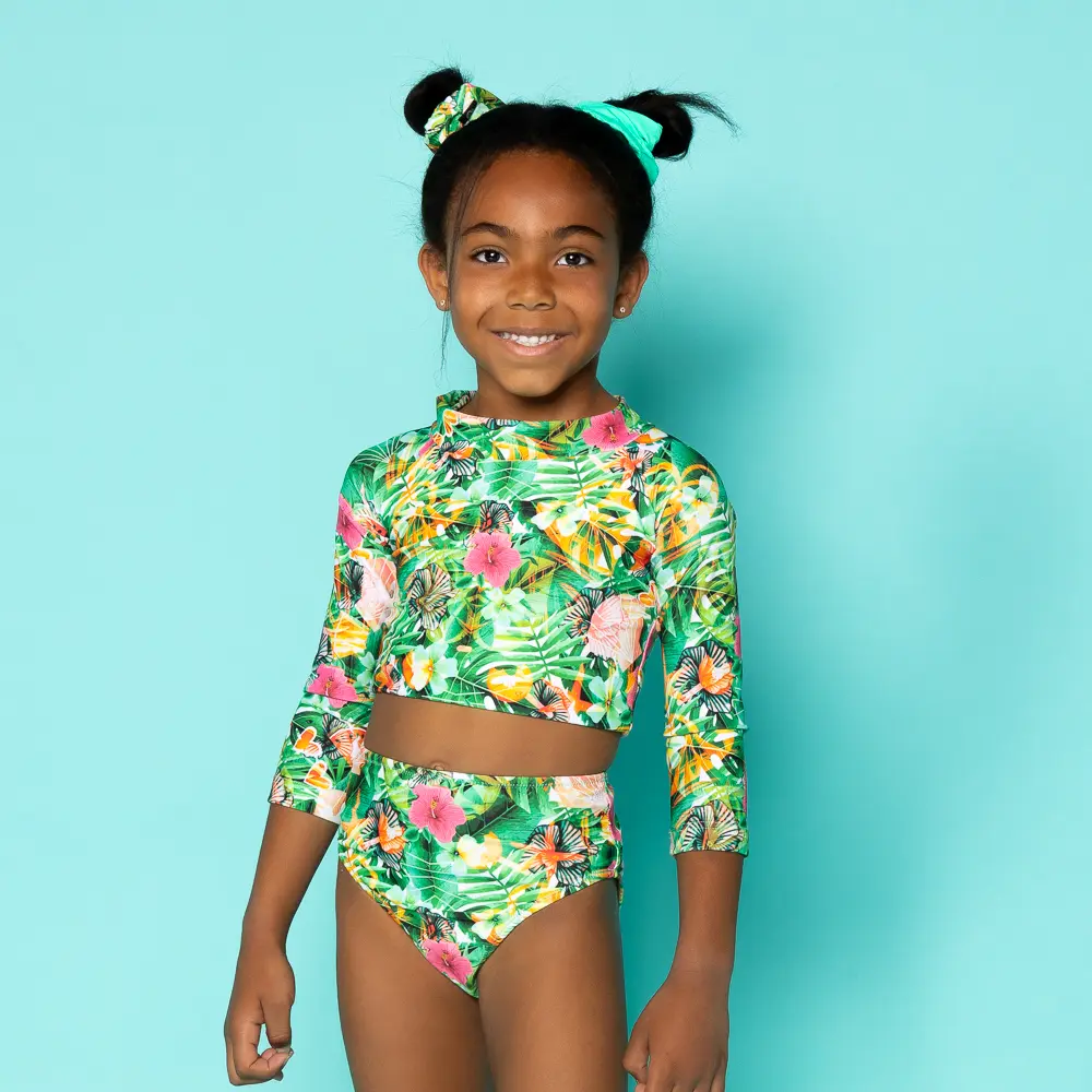 Παιδικό μακρυμάνικο μαγιό δύο τεμαχίων. Crop top με ψηλό λαιμό στο επάνω μέρος και ψηλόμεσο bikini στο κάτω μέρος