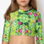 την κίνηση και τη δύναμη της αλλαγής. Το μακρυμάνικο crop top και το άνετο σλιπ προσφέρουν άνεση και προστασία