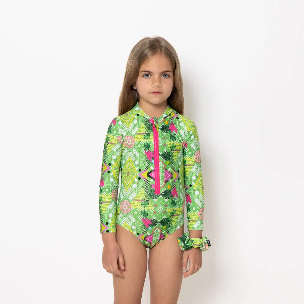 Το Revolva είναι για τα κορίτσια που ζουν έντονα κάθε στιγμή. Με δυναμικό