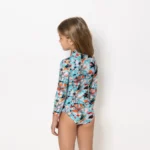 χωρίς να στερούν στυλ και χρώμα.   Άνετη εφαρμογή από ανακυκλώσιμο ύφασμα*. UPF(+50) Προστασία από την ηλιακή ακτινοβολία. Πλήρης επένδυση (φόδρα) ανακυκλώσιμου πολυαμιδίου ιδανική για την προστασία του ευαίσθητου δέρματος και γρήγορο στέγνωμα.   Σημείωση: Το μοντέλο της φωτογραφίας είναι 6 χρονών και Μέγεθος: Child 6 *Ανακυκλώσιμο υλικό