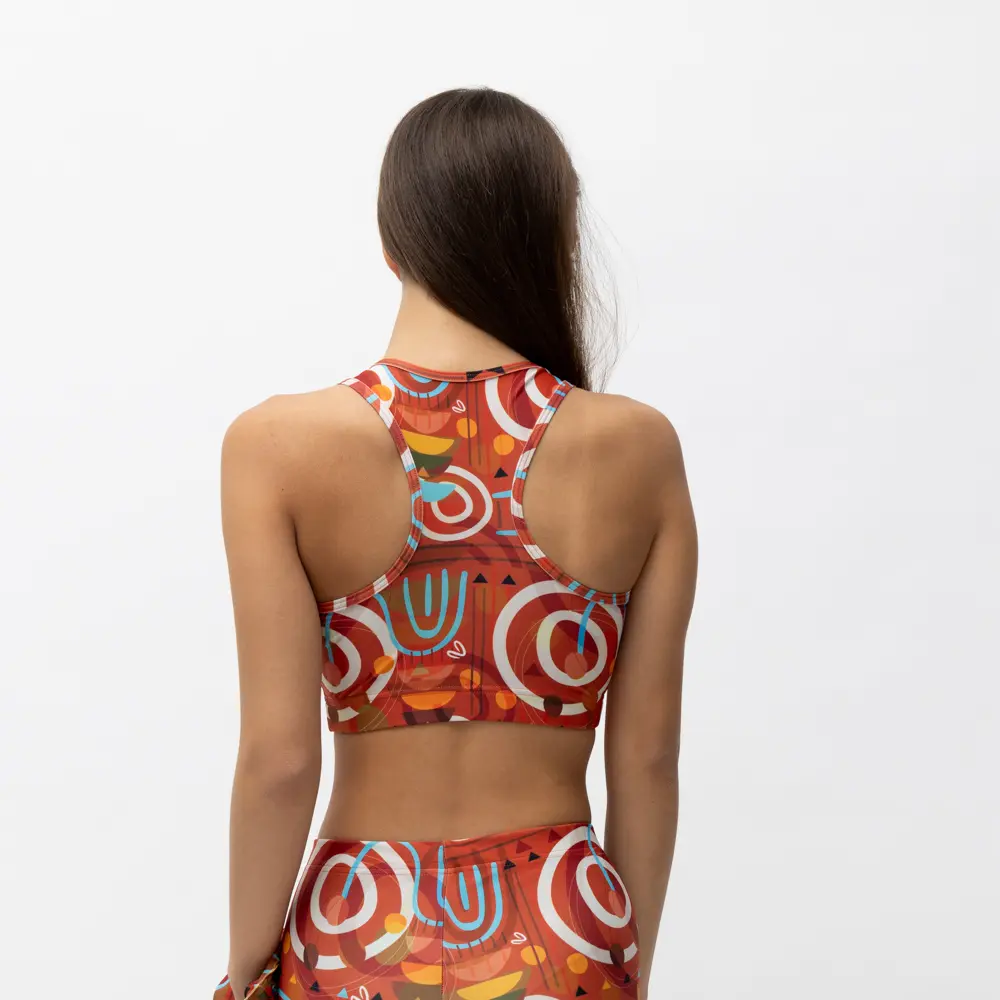 σε print GLOW. Άνετη εφαρμογή από ανακυκλώσιμο ύφασμα* που απομακρύνει τον ιδρώτα και τέλεια στήριξη κατά την διάρκεια της προπόνησης. Απαλό και άνετο στην κίνηση. Σημείωση: Το μοντέλο της φωτογραφίας είναι 9 χρονών σε Μέγεθος: 10 *Ανακυκλώσιμο υλικό