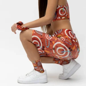 Κάλτσες σε print Glow υψηλής απόδοσης με τεχνολογία που αποτρέπει το αίσθημα κόλλησης