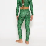 με λάστιχο στη μέση