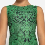 σε print Green Totemia. Άνετη εφαρμογή από ανακυκλώσιμο ύφασμα* που απομακρύνει τον ιδρώτα και τέλεια στήριξη κατά την διάρκεια της προπόνησης. Απαλό και άνετο στην κίνηση. Σημείωση: Το μοντέλο της φωτογραφίας είναι 9 χρονών σε Μέγεθος: 10 *Ανακυκλώσιμο υλικό