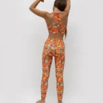 με λάστιχο στη μέση