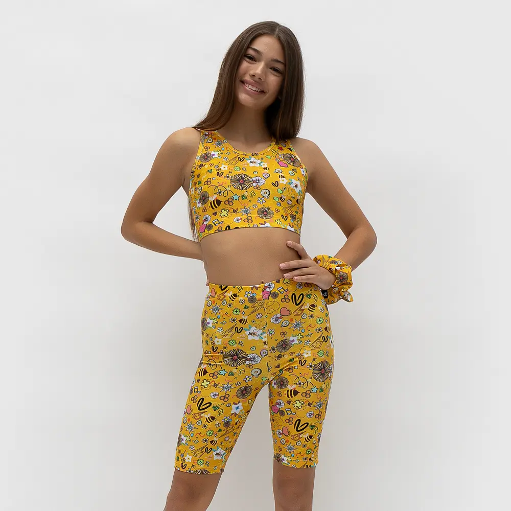 σε print JOY. Άνετη εφαρμογή από ανακυκλώσιμο ύφασμα* που απομακρύνει τον ιδρώτα και τέλεια στήριξη κατά την διάρκεια της προπόνησης. Απαλό και άνετο στην κίνηση. Σημείωση: Το μοντέλο της φωτογραφίας είναι Μέγεθος: 12 *Ανακυκλώσιμο υλικό