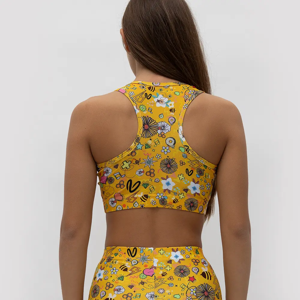 σε print JOY. Άνετη εφαρμογή από ανακυκλώσιμο ύφασμα* που απομακρύνει τον ιδρώτα και τέλεια στήριξη κατά την διάρκεια της προπόνησης. Απαλό και άνετο στην κίνηση. Σημείωση: Το μοντέλο της φωτογραφίας είναι Μέγεθος: 12 *Ανακυκλώσιμο υλικό