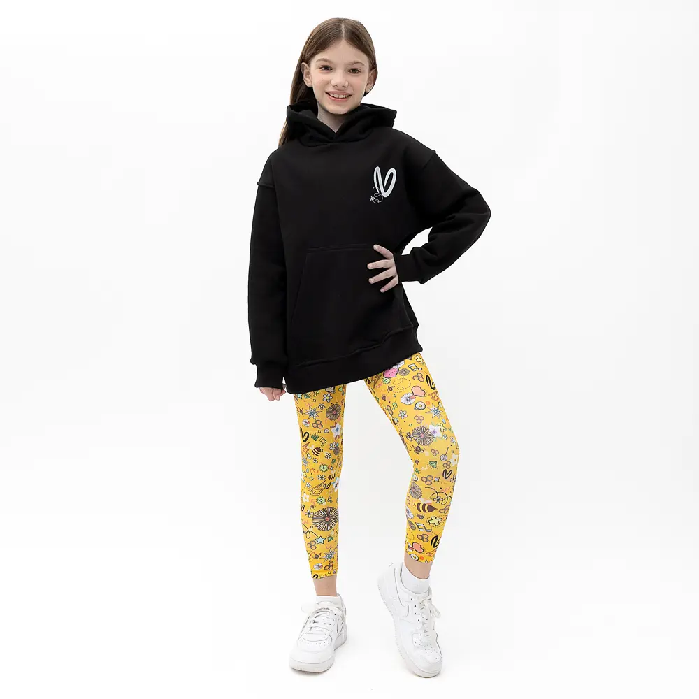 26μ. και φοράει Μέγεθος: 8-9 (130cm)