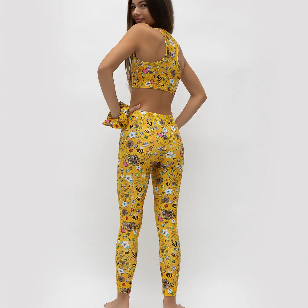 με λάστιχο στη μέση