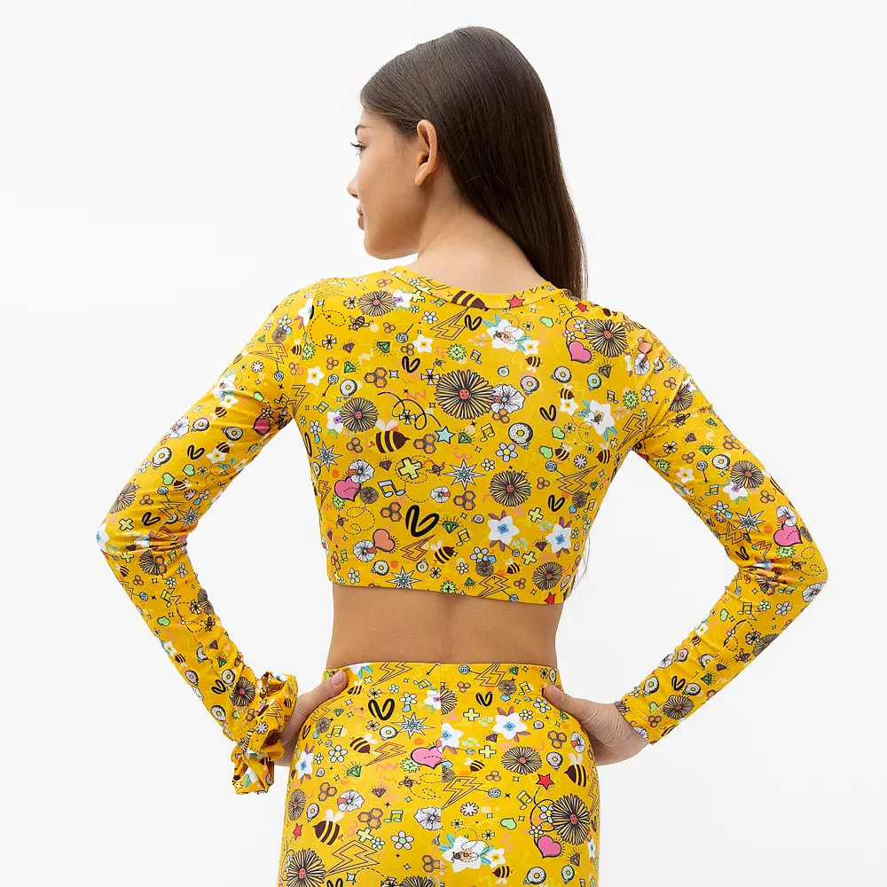 σε print JOY. Άνετη εφαρμογή από ανακυκλώσιμο ύφασμα* που απομακρύνει τον ιδρώτα και τέλεια στήριξη κατά την διάρκεια της προπόνησης. Απαλό και άνετο στην κίνηση. Σημείωση: Το μοντέλο της φωτογραφίας είναι Μέγεθος: 12 *Ανακυκλώσιμο υλικό