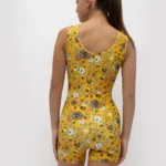 με πίσω ανοικτή πλάτη σχήματος U